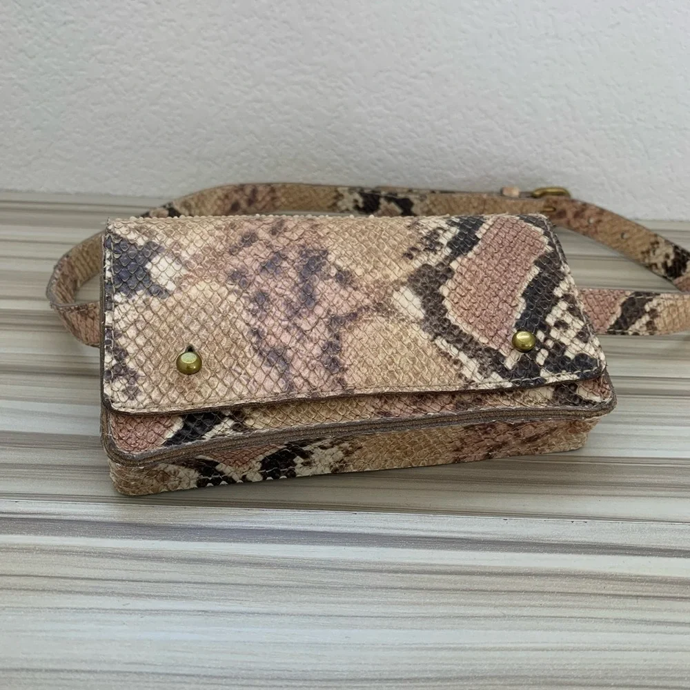 Madewell snakeskin pattern belt bag - Picture 3 of 5